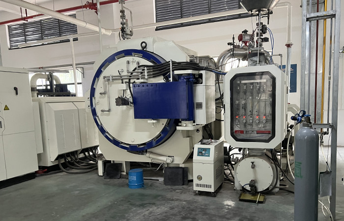 紅(hong)新(xin)模具(ju)鋼(gang)材(cai)生(sheng)産(chan)車(che)间